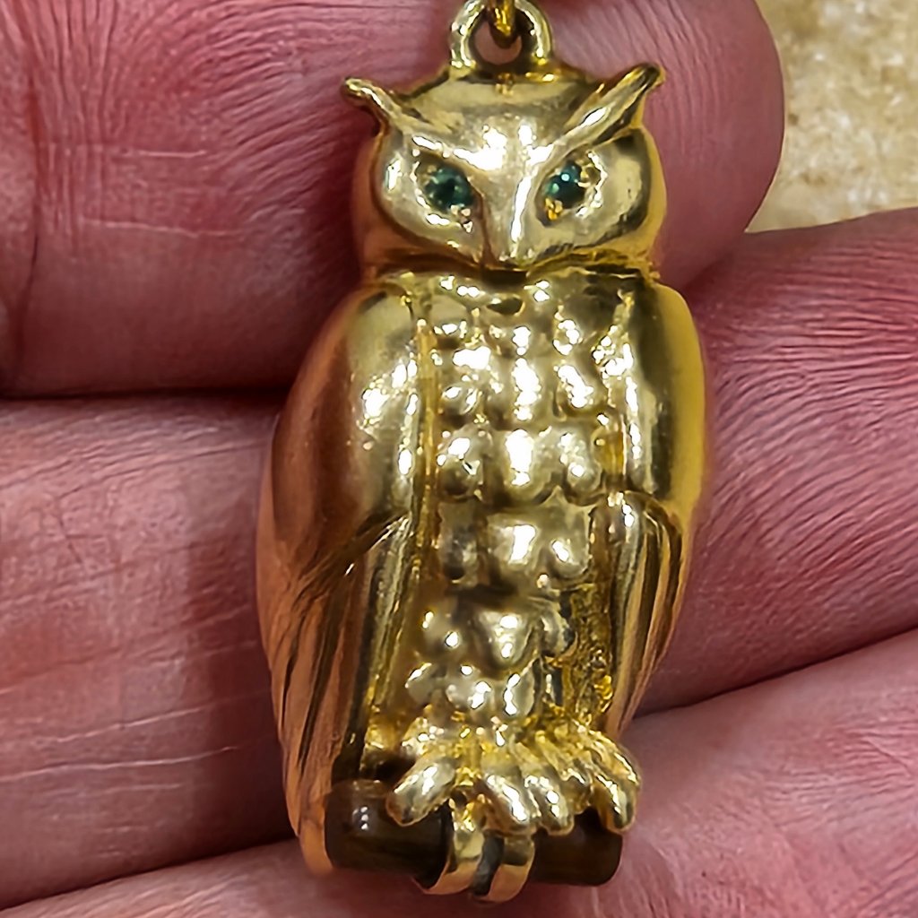 Rare Vintage Monica Rich Kosann Wisdom Owl Tsavorite 18k Gold Charm Pendant — image 2 of 8
